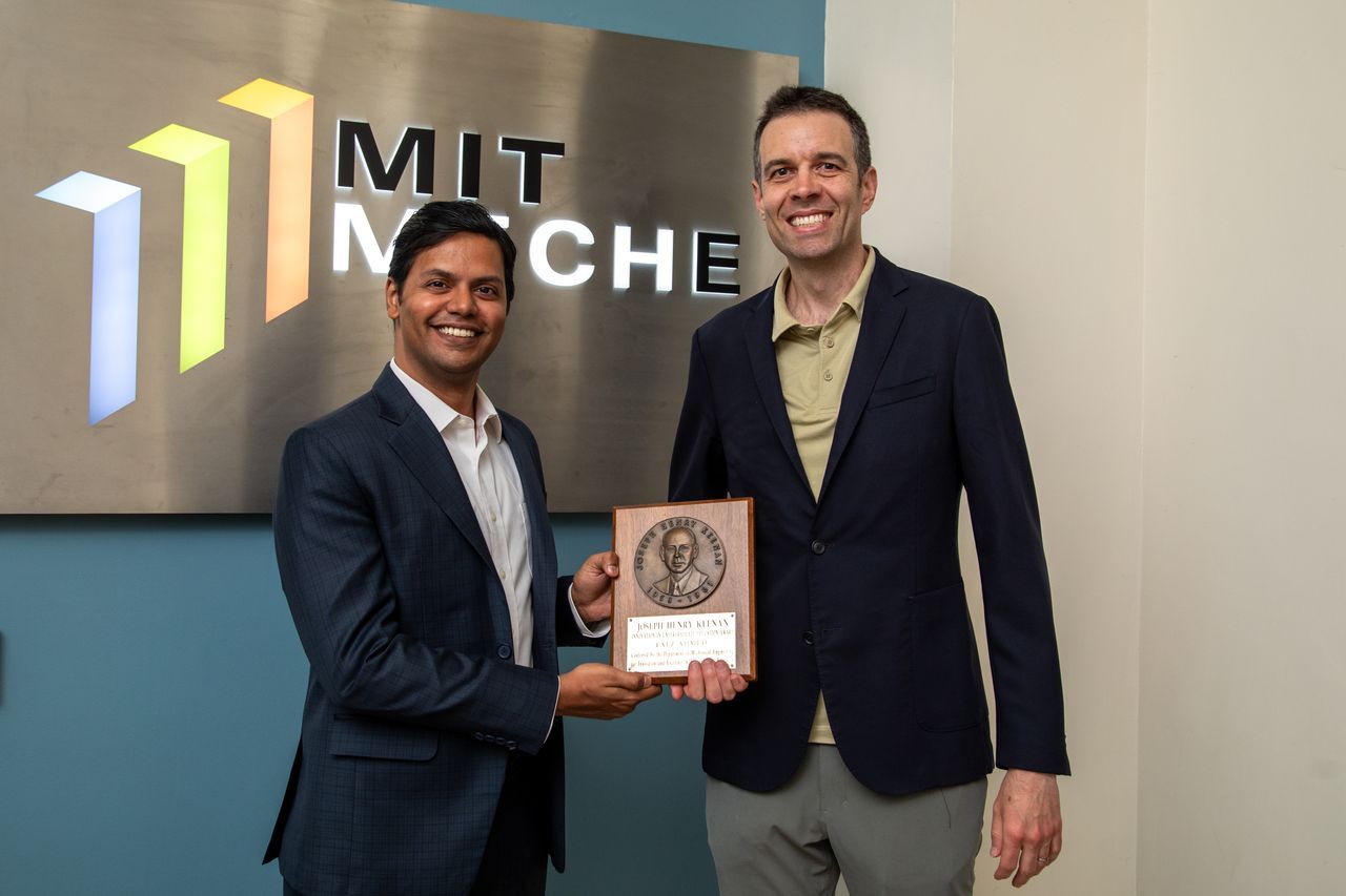 Dr. Ahmed Received the Keenan Award for Innovation in Undergraduate Education